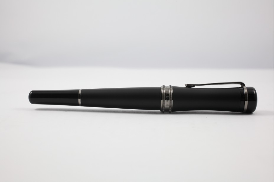 Montblanc bonheur best sale boyfriend ballpoint pen